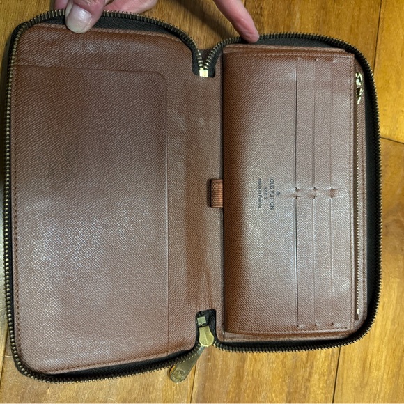 Louis Vuitton Zippy Monogrammed Wallet - Authenic - Picture 2 of 8